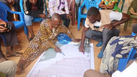 Mapping in the Messok village of the Dja landscape